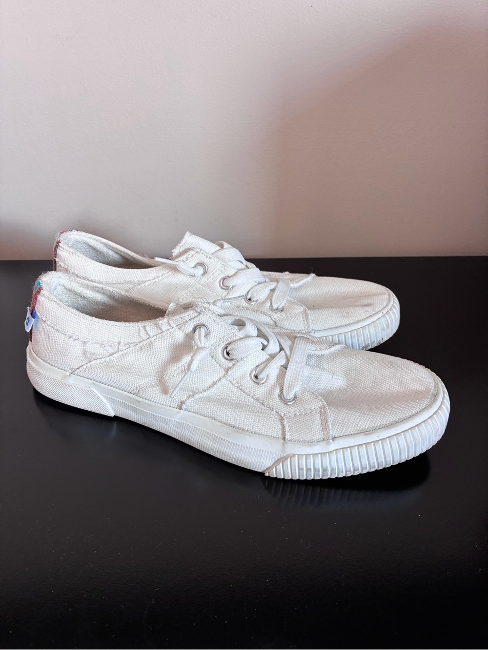 Tommy Bahama White Canvas Women's Lace-Up Sneakers